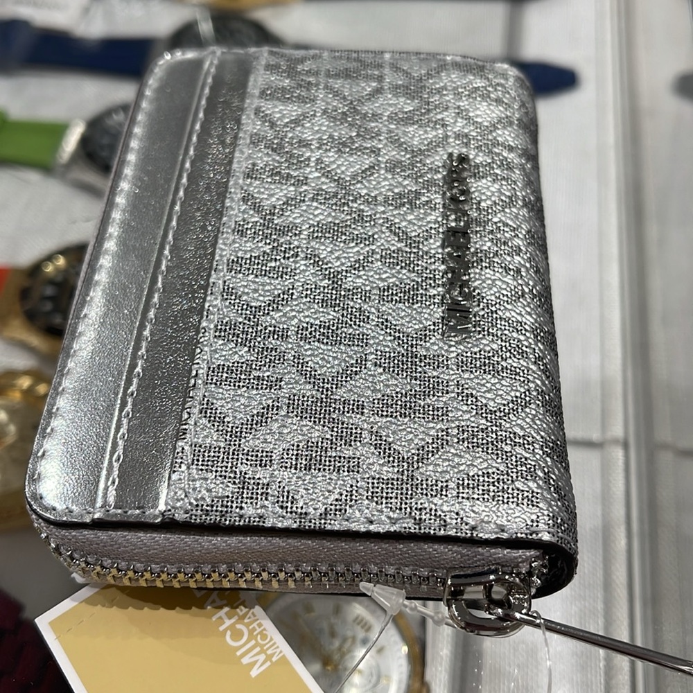 Michael Kors Women Medium Logo Zip Around Card Case Coin Pouch Wallet Silver
NWT - Picture 7 of 16